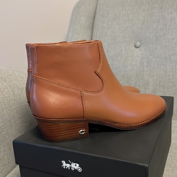 Coach Dannie brown Leather zipper ankle bootie size 7 - Picture 4 of 8